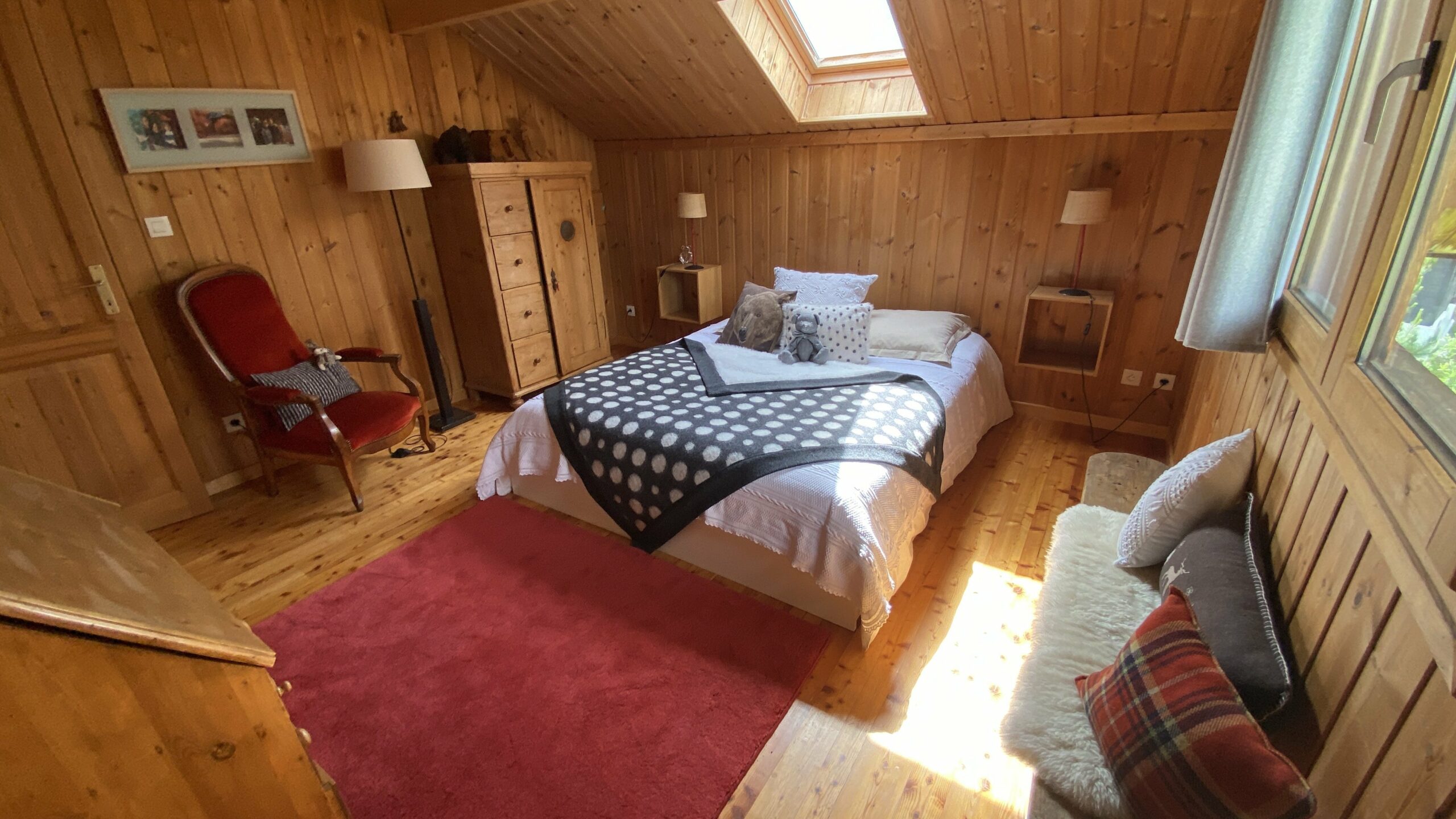 Chambre"Ours". Un grand lit double 160X200cm.