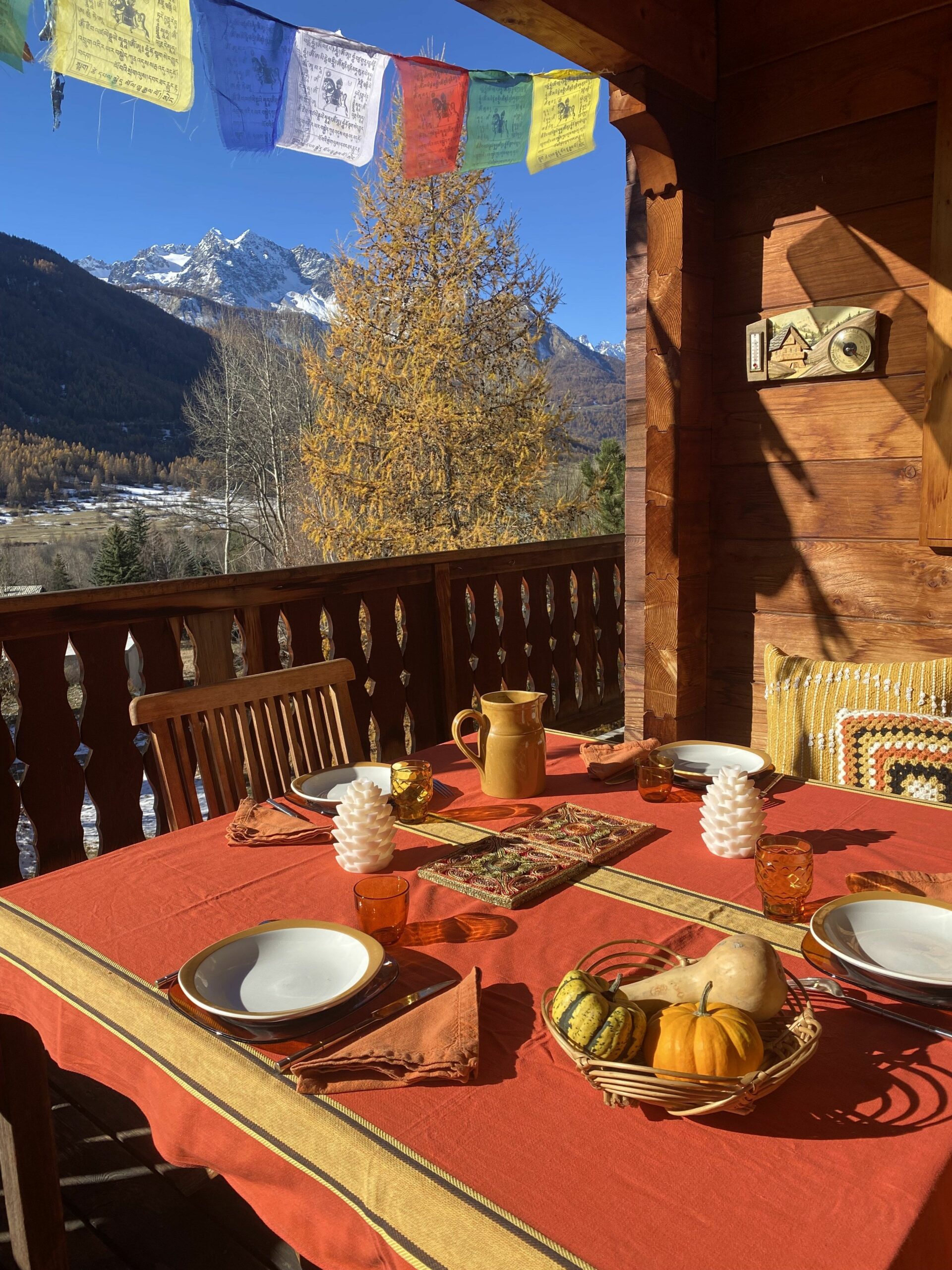 Terrasse sud-est: déjeuner au soleil.